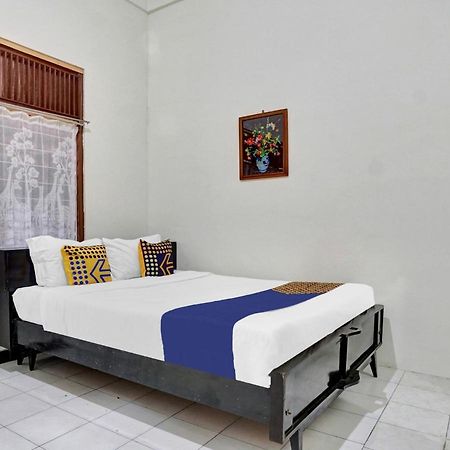 Oyo Life 90539 Taman Borobudur Guest House Syariah Blimbing  Екстер'єр фото