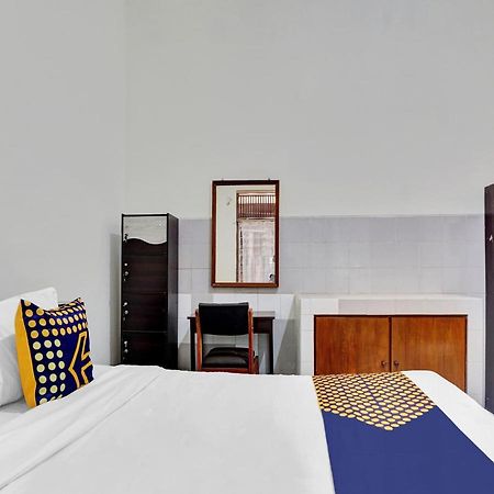 Oyo Life 90539 Taman Borobudur Guest House Syariah Blimbing  Екстер'єр фото