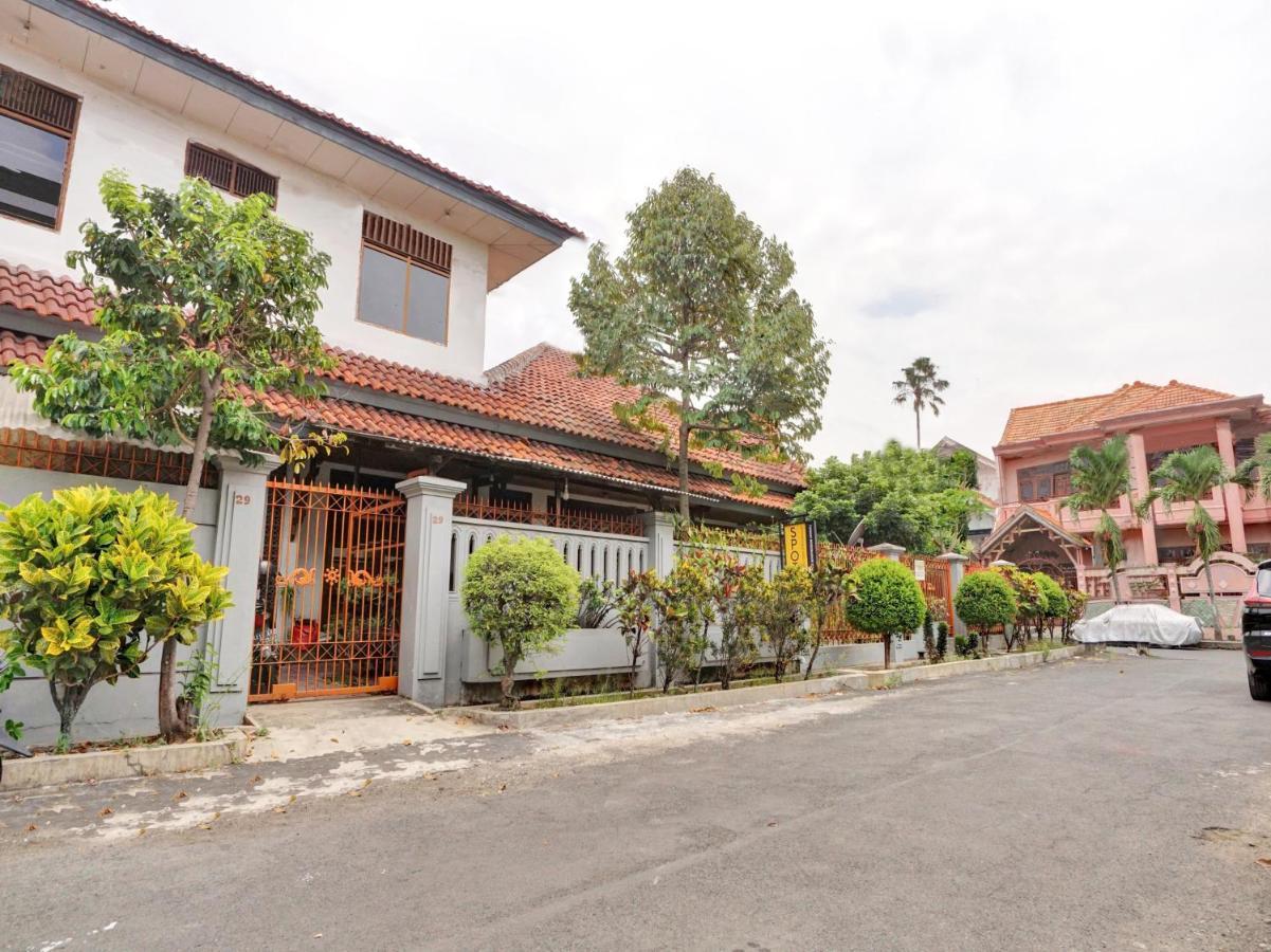 Oyo Life 90539 Taman Borobudur Guest House Syariah Blimbing  Екстер'єр фото