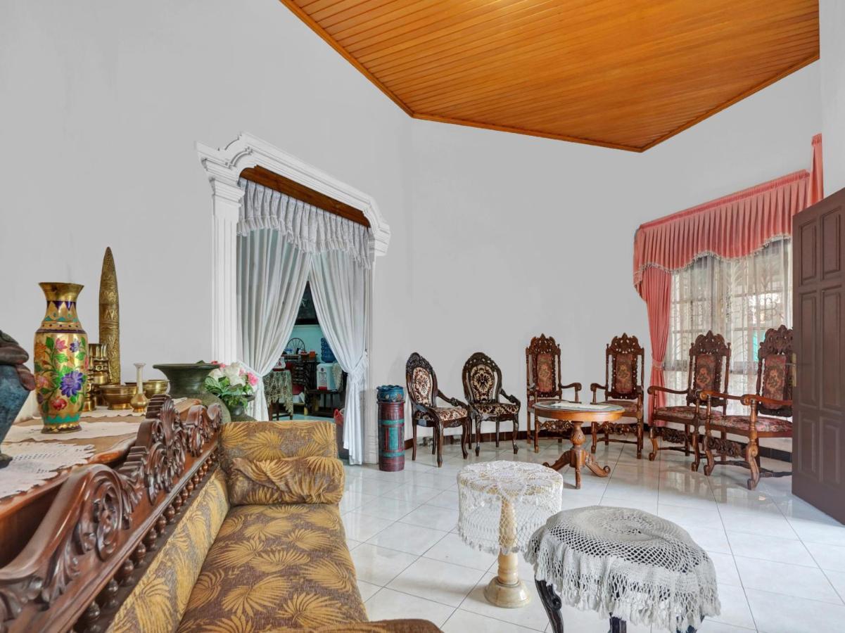 Oyo Life 90539 Taman Borobudur Guest House Syariah Blimbing  Екстер'єр фото