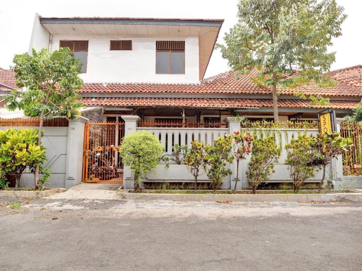 Oyo Life 90539 Taman Borobudur Guest House Syariah Blimbing  Екстер'єр фото