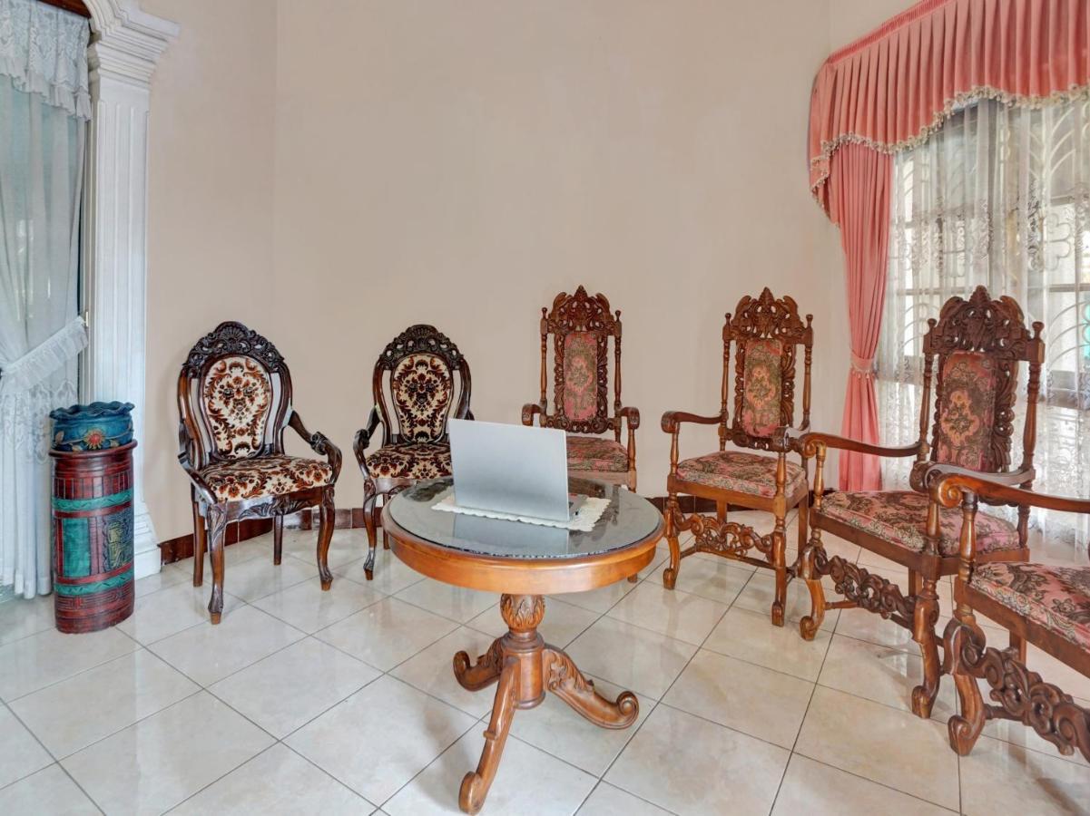 Oyo Life 90539 Taman Borobudur Guest House Syariah Blimbing  Екстер'єр фото