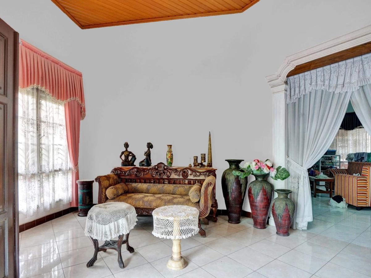 Oyo Life 90539 Taman Borobudur Guest House Syariah Blimbing  Екстер'єр фото