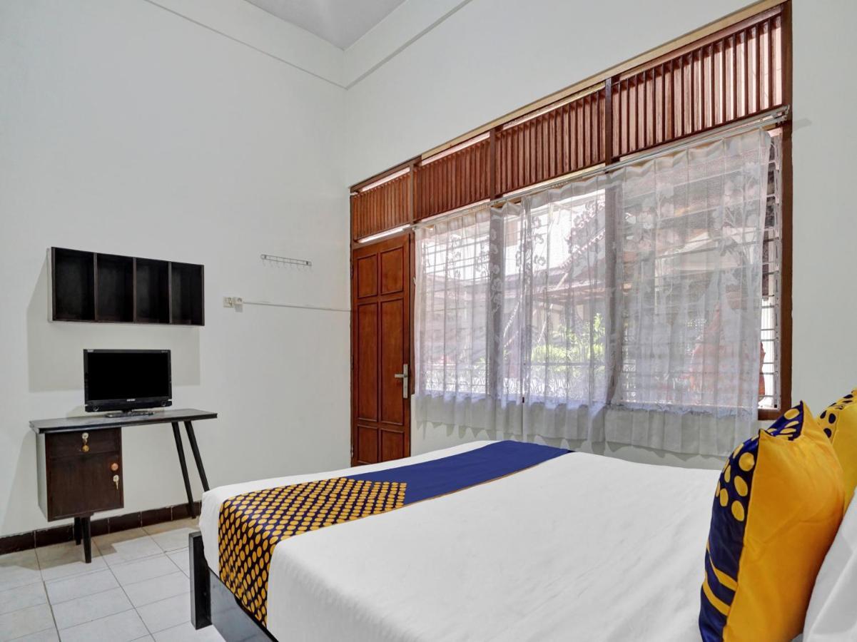 Oyo Life 90539 Taman Borobudur Guest House Syariah Blimbing  Екстер'єр фото