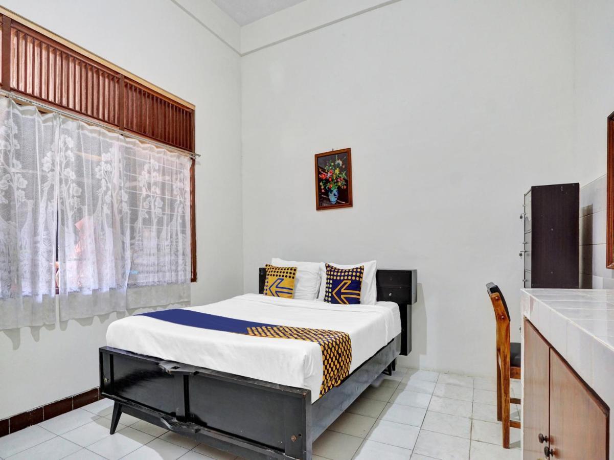 Oyo Life 90539 Taman Borobudur Guest House Syariah Blimbing  Екстер'єр фото