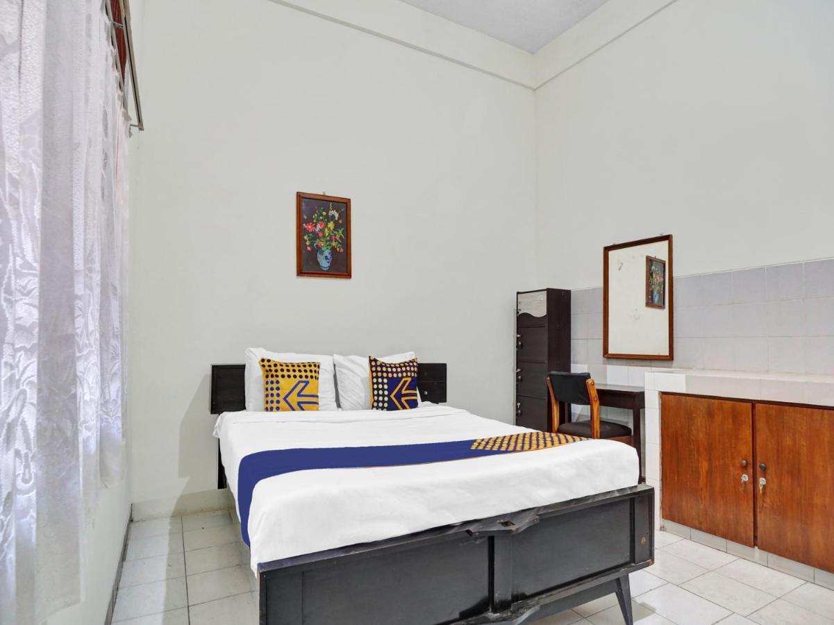 Oyo Life 90539 Taman Borobudur Guest House Syariah Blimbing  Екстер'єр фото