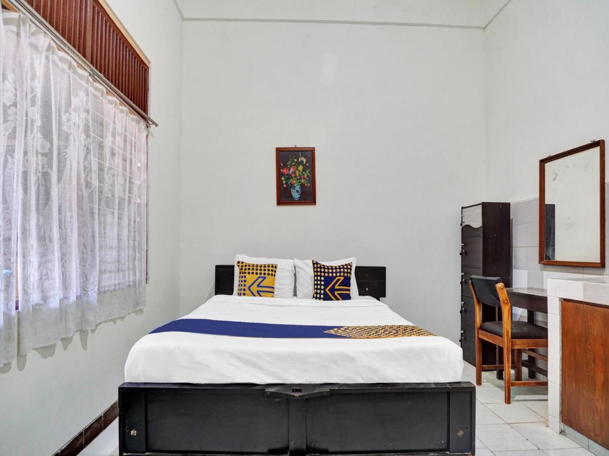 Oyo Life 90539 Taman Borobudur Guest House Syariah Blimbing  Екстер'єр фото