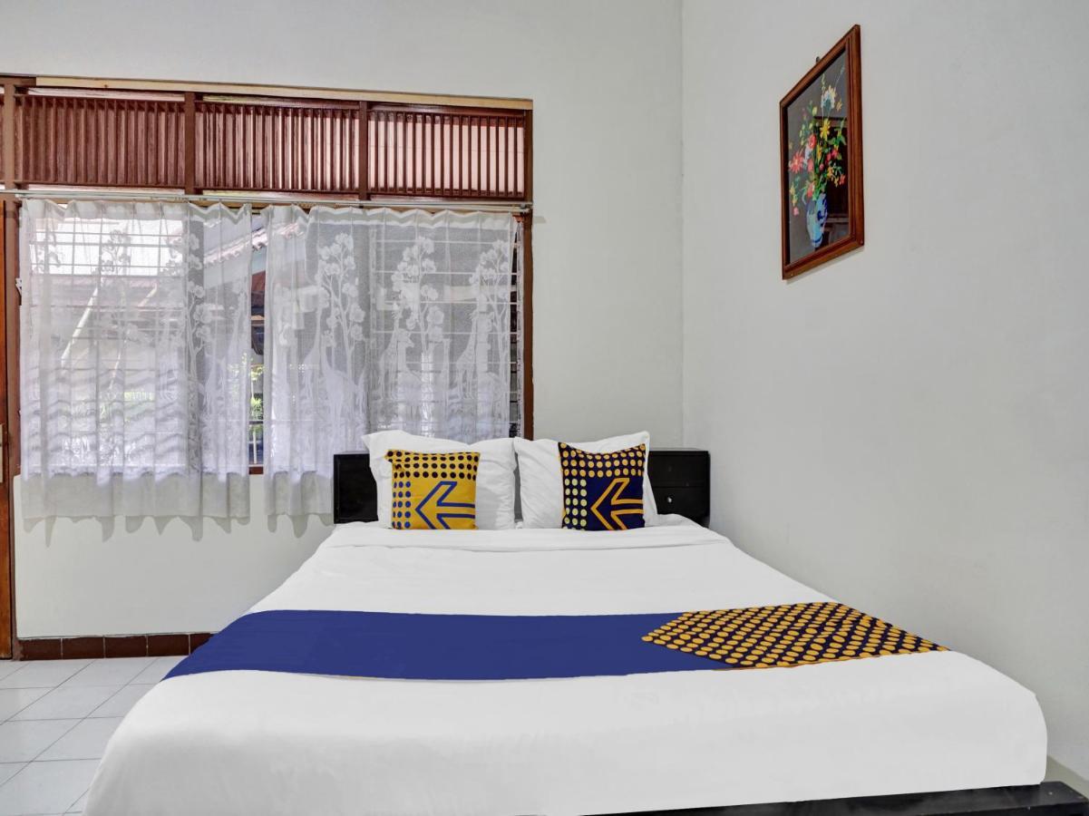 Oyo Life 90539 Taman Borobudur Guest House Syariah Blimbing  Екстер'єр фото