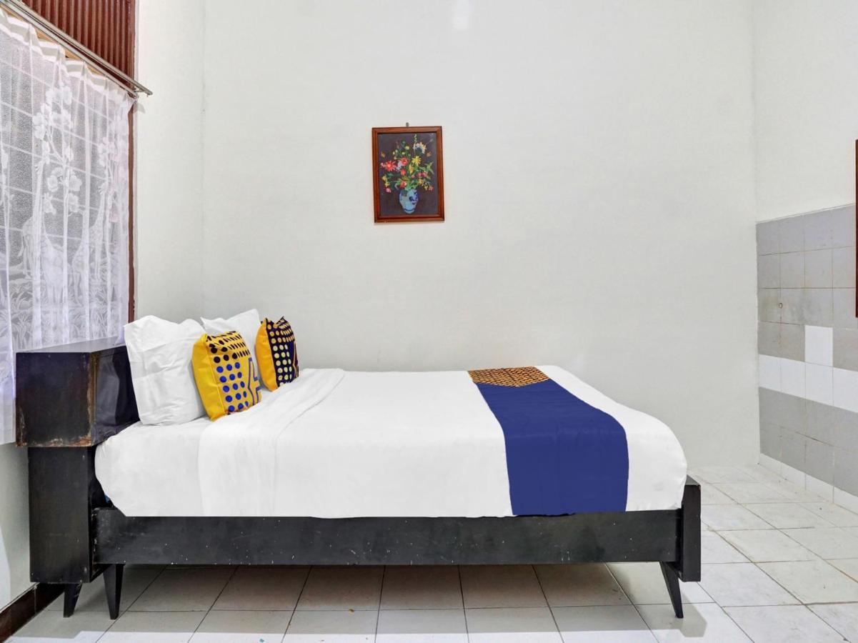 Oyo Life 90539 Taman Borobudur Guest House Syariah Blimbing  Екстер'єр фото