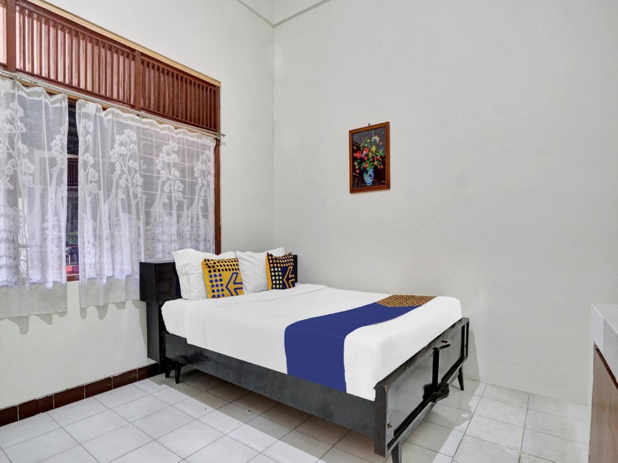Oyo Life 90539 Taman Borobudur Guest House Syariah Blimbing  Екстер'єр фото