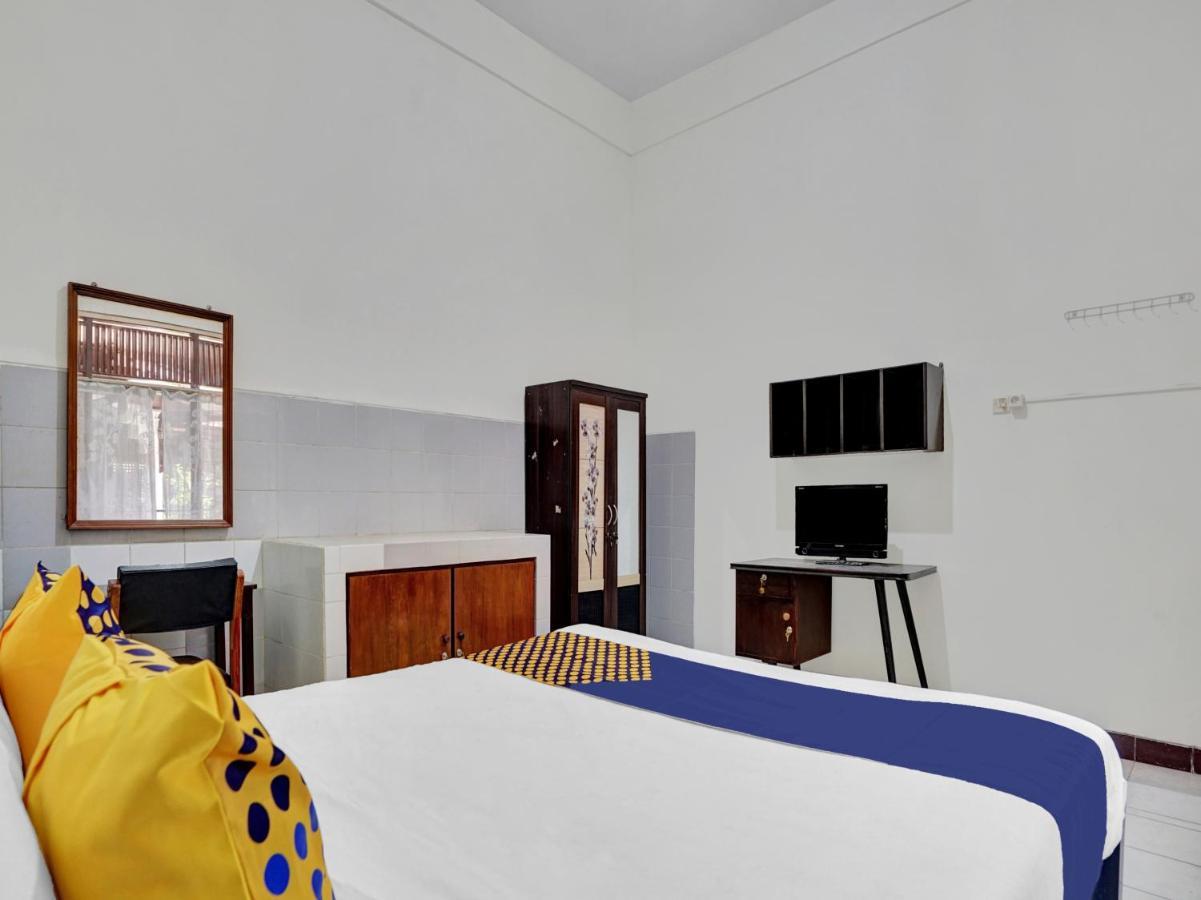 Oyo Life 90539 Taman Borobudur Guest House Syariah Blimbing  Екстер'єр фото