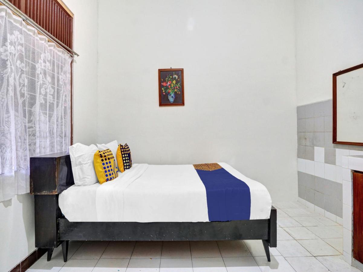 Oyo Life 90539 Taman Borobudur Guest House Syariah Blimbing  Екстер'єр фото