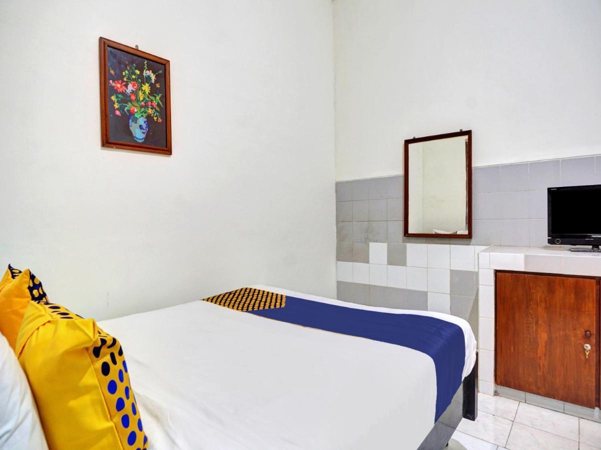 Oyo Life 90539 Taman Borobudur Guest House Syariah Blimbing  Екстер'єр фото